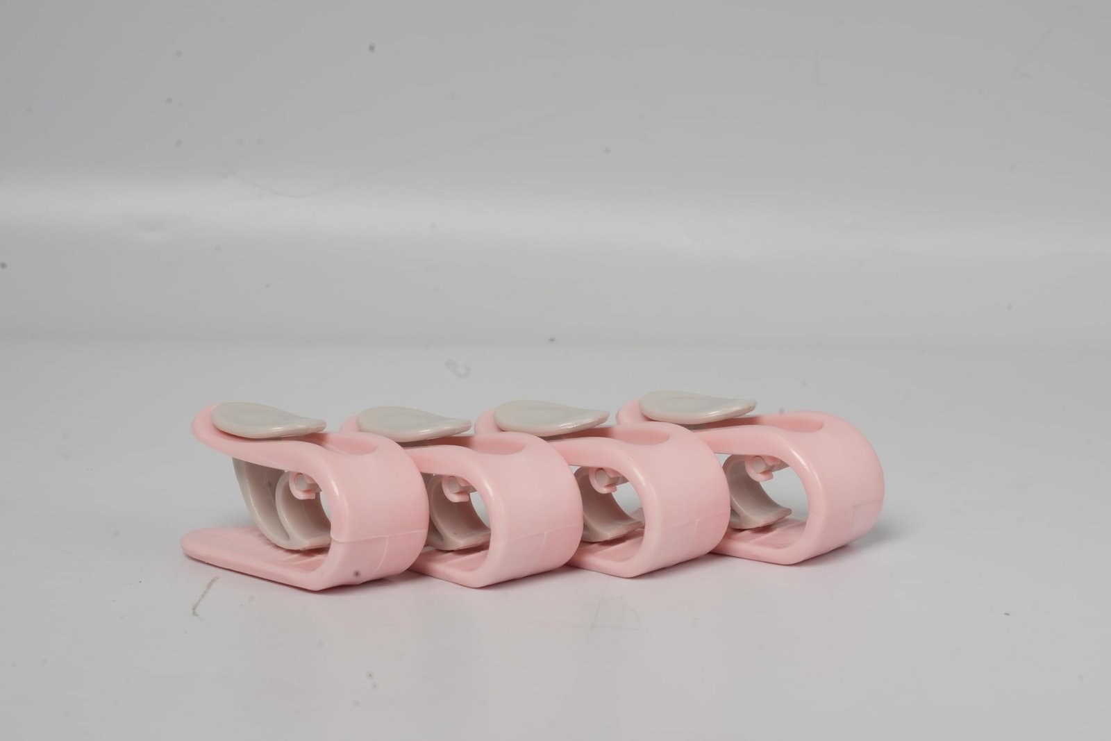 Limitless Premium Needleless Quilt Fixer, Fixator Clip, Effortless Bedding Perfection Secure Quilt Cover Clips No More Shifting or Quilts, Blankets, Sheets (PINK-4PC)